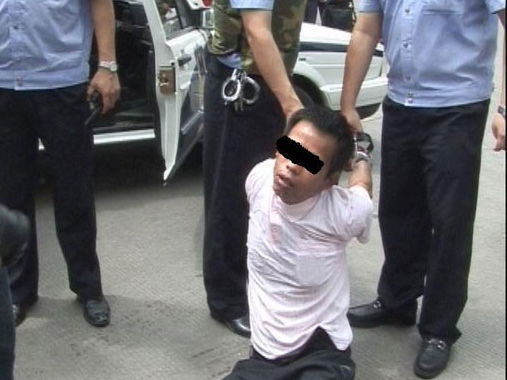 南宁警民合力擒获两持枪抢劫嫌犯