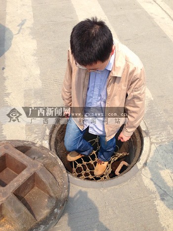 南宁近5000个污水井已装防坠网 可承托一名成年人