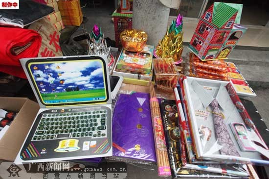 清明节将至南宁“白色经济”升温 新奇祭品价格高