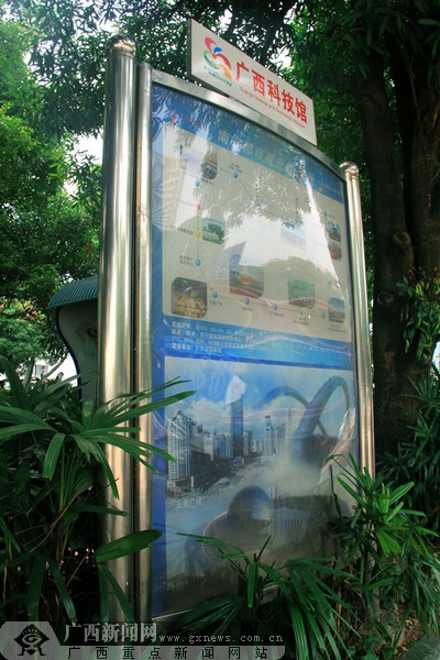 南宁:5000多盏路灯齐