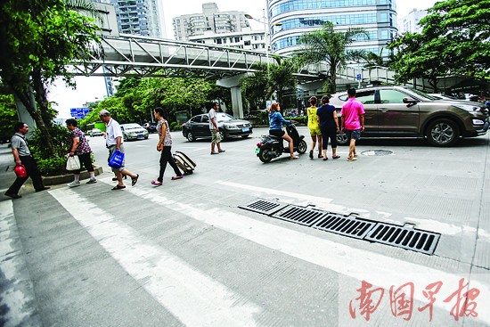 南宁民主路斑马线设置过密 建天桥需看人流量(图)