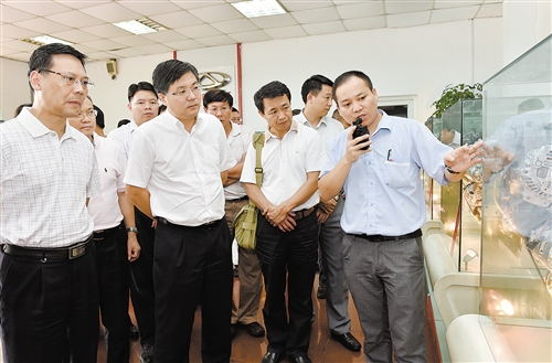 周红波率团在芜湖市学习考察：推进宽领域合作